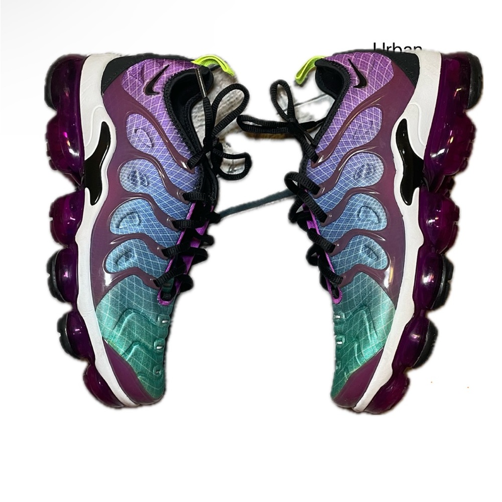 Nike vapor max size 8 hyperviolet
